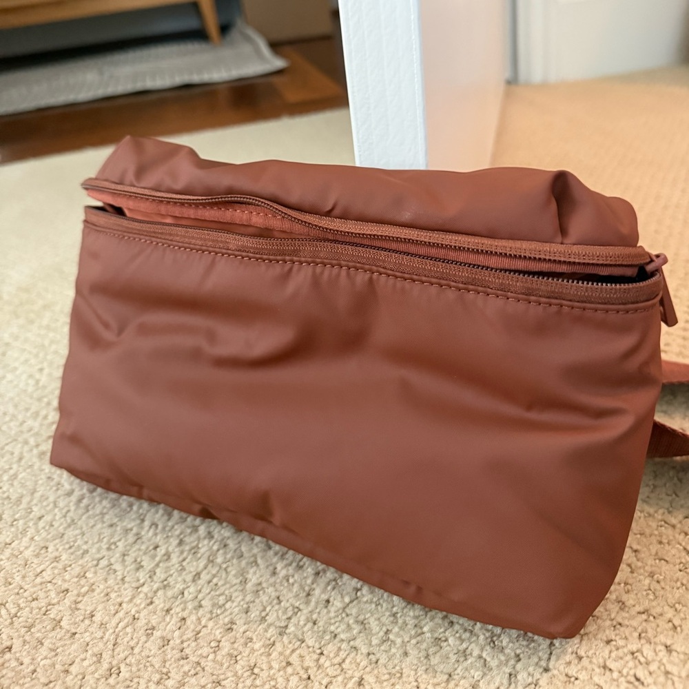 Quince nylon adjustable shoulder bag